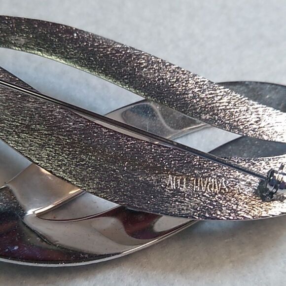 Elegant Silver Abstract Brooch - Picture 3 of 5